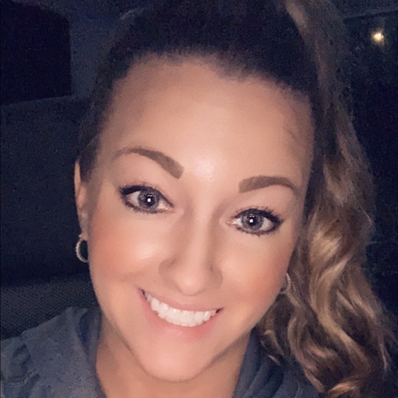 Meet your Posher, Christina - Picture 1 of 1